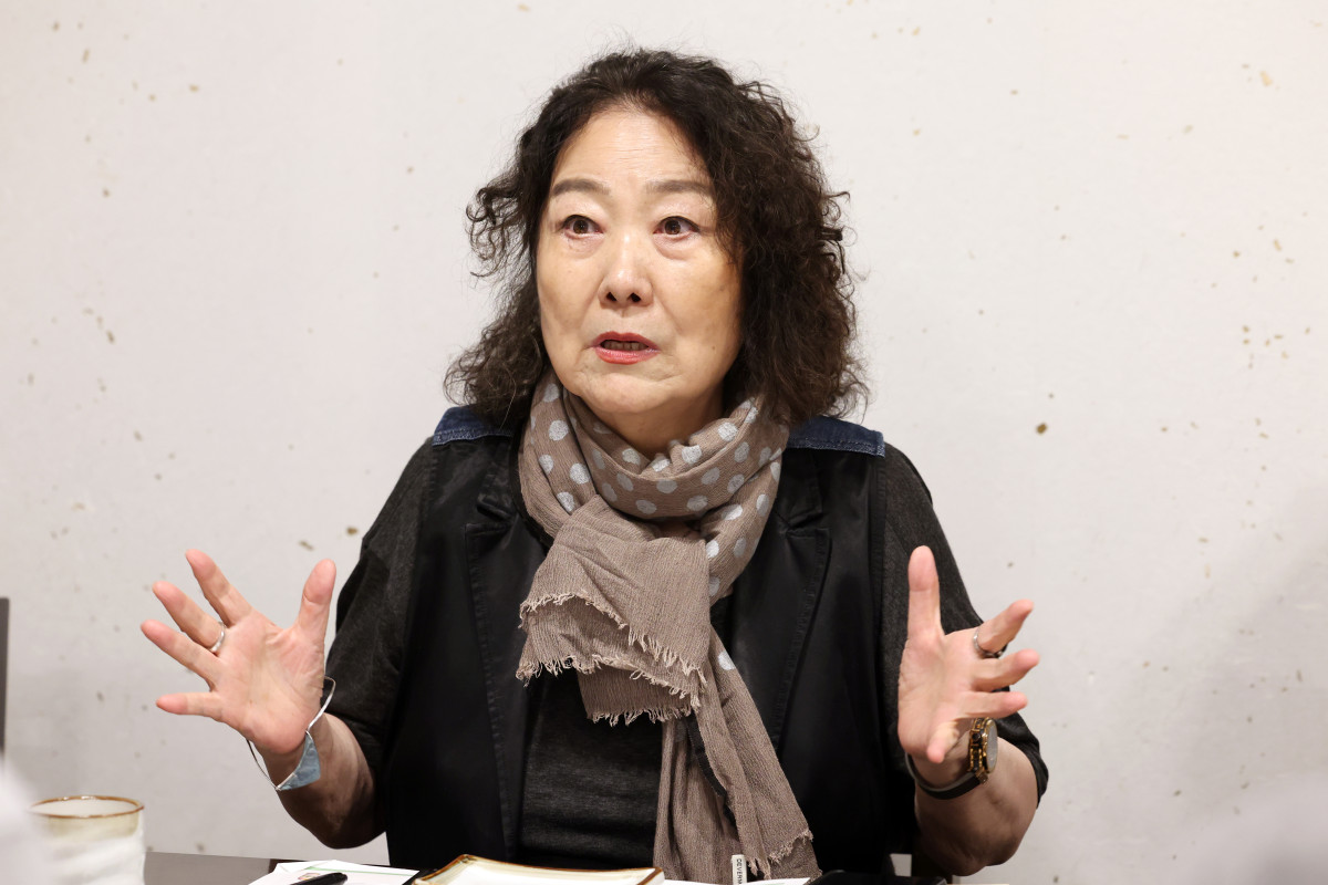 ▲문정희 국립한국문학관 관장이 10일 서울 중구 한 식당에서 언론간담회를 하고 있다. (뉴시스)