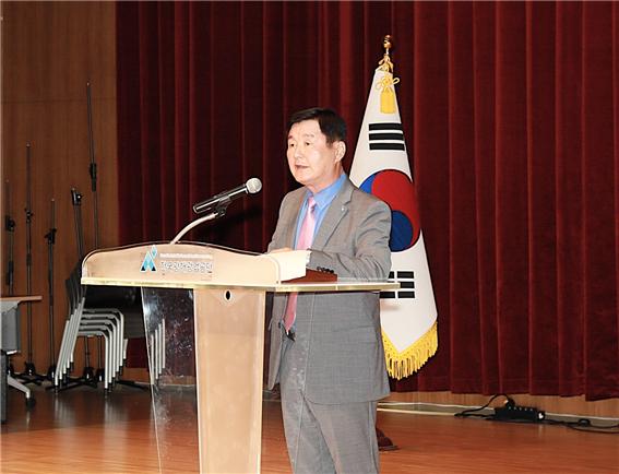 ▲10일 본사 대강당에서 열린 한국광해광업공단 창립 4주년 기념식에서 황영식 사장이 인사말을 하고 있다.  (사진제공=한국광해광업공단)