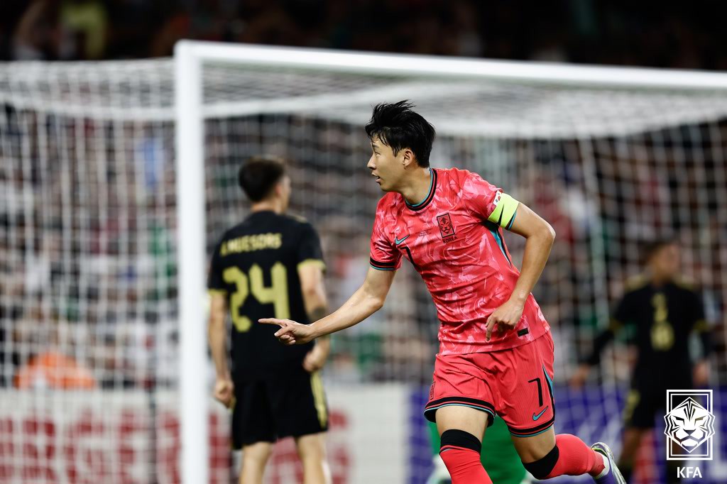 ▲10일(한국시간) 미국 테네시주 내슈빌의 지오디스파크에서 열린 한국과 멕시코의 친선경기에서 손흥민이 골을 넣은 뒤 세리머니를 하고 있다. (사진제공=대한축구협회)