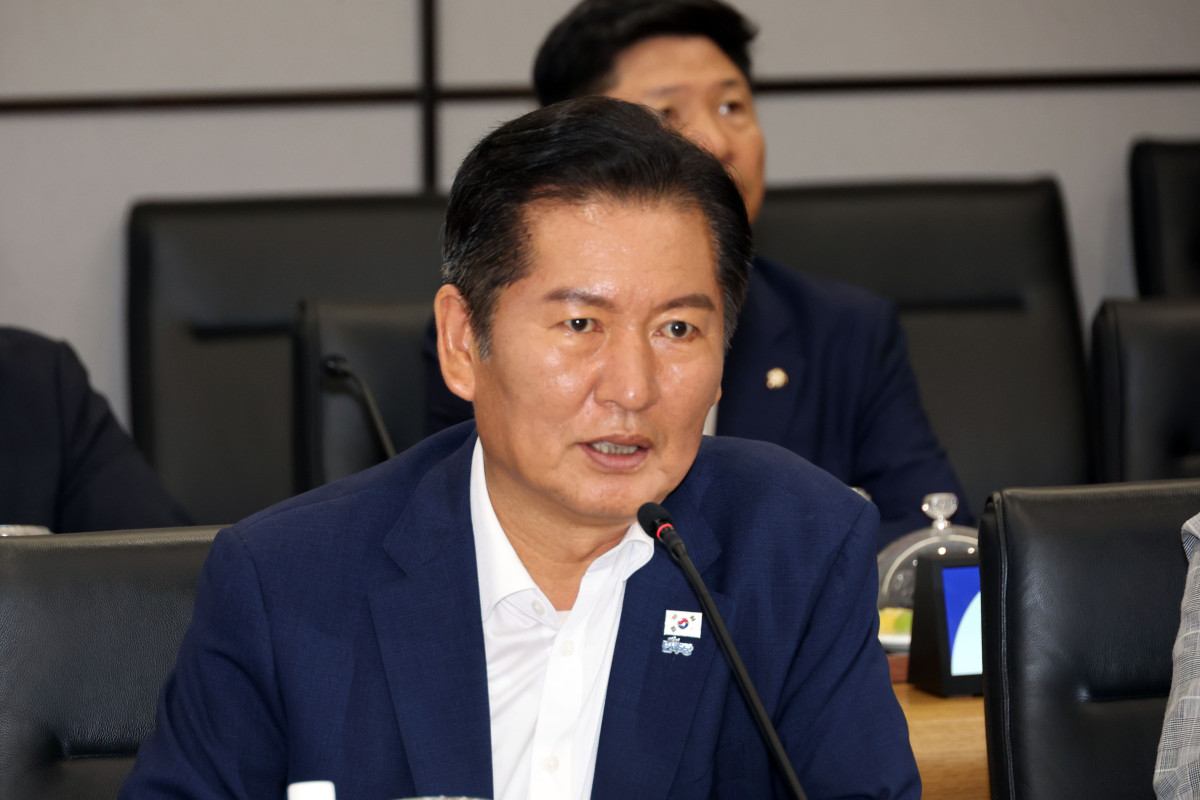 ▲정청래 더불어민주당 대표가 10일 오후 경기 평택 삼성전자 팽택캠퍼스에서 열린 반도체산업 발전을 위한 현장 간담회에서 인사말을 하고 있다. 2025.09.10.  (뉴시스)