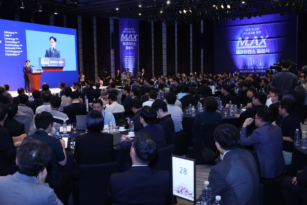 ▲김정관 산업통상자원부 장관이 10일 서울 중구 웨스틴조선호텔에서 열린 제조 인공지능 전환(AX) 얼라이언스 출범식에서 인사말을 하고 있다. 신태현 기자 holjjak@