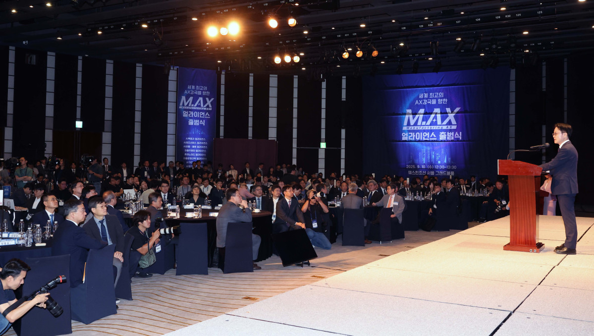 ▲김정관 산업통상자원부 장관이 10일 서울 중구 웨스틴조선호텔에서 열린 제조 인공지능 전환(AX) 얼라이언스 출범식에서 인사말을 하고 있다. 신태현 기자 holjjak@