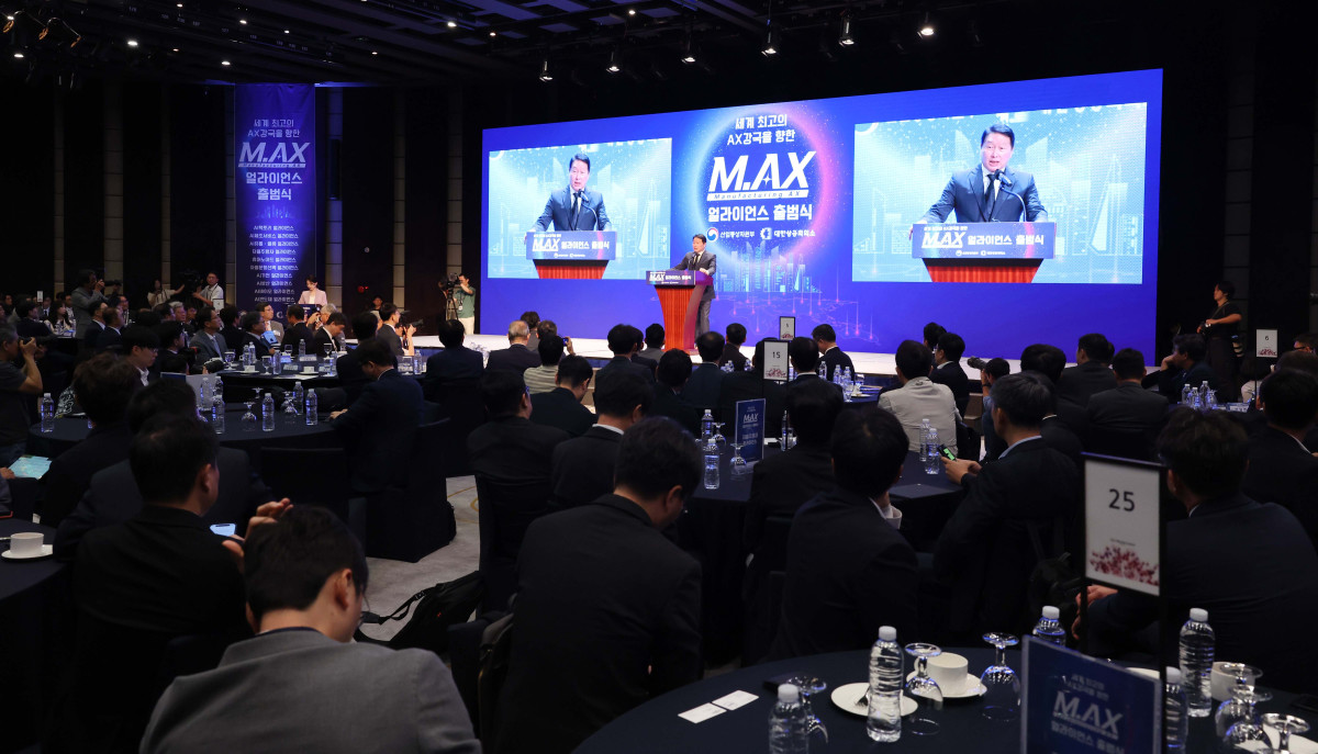 ▲최태원 대한상공회의소 회장이 10일 서울 중구 웨스틴조선호텔에서 열린 제조 인공지능 전환(AX) 얼라이언스 출범식에서 인사말을 하고 있다. 신태현 기자 holjjak@