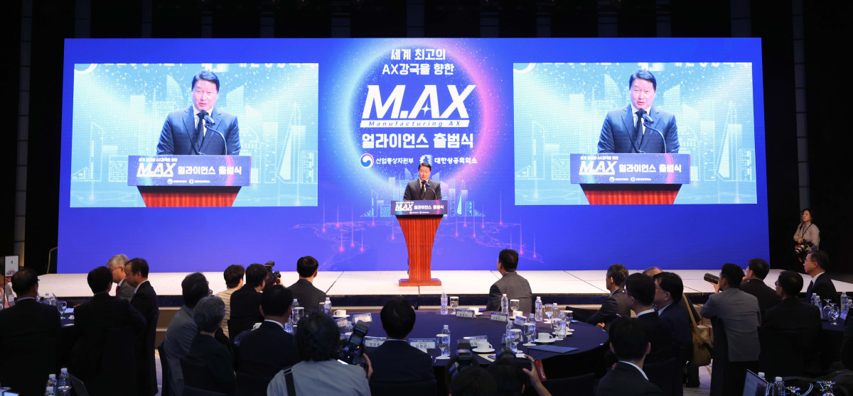 ▲최태원 대한상공회의소 회장이 10일 서울 중구 웨스틴조선호텔에서 열린 제조 인공지능 전환(AX) 얼라이언스 출범식에서 인사말을 하고 있다. 신태현 기자 holjjak@