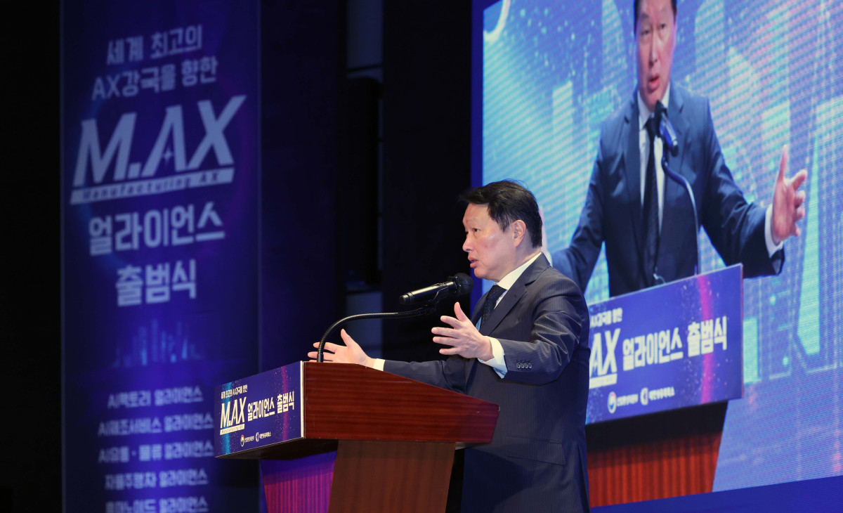 ▲최태원 대한상공회의소 회장이 10일 서울 중구 웨스틴조선호텔에서 열린 제조 인공지능 전환(AX) 얼라이언스 출범식에서 인사말을 하고 있다. 신태현 기자 holjjak@