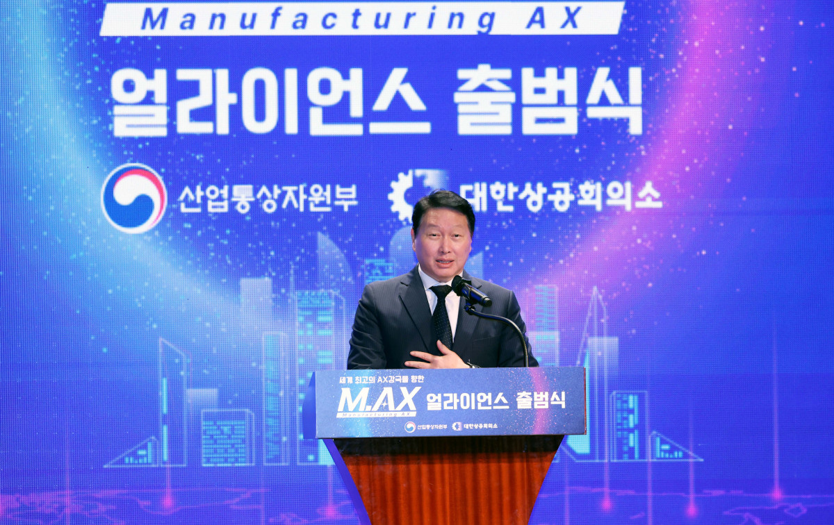 ▲최태원 대한상공회의소 회장이 10일 서울 중구 웨스틴조선호텔에서 열린 제조 인공지능 전환(AX) 얼라이언스 출범식에서 인사말을 하고 있다. 신태현 기자 holjjak@