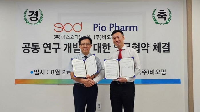 ▲(좌) 박효남 비오팜 대표이사와  (우)이세영 에스오디랩 대표이사 (비오팜 제공)