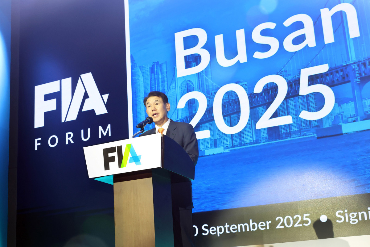 ▲정은보 한국거래소 이사장이 10일 부산 시그니엘 호텔에서 열린 'FIA Forum: Busan 2025'에서 환영사를 하고 있다. (한국거래소)