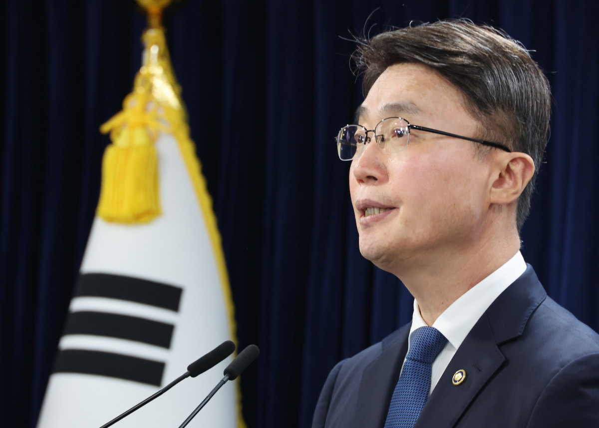 ▲류제명 과학기술정보통신부 2차관이 10일 서울 종로구 정부서울청사에서 KT 고객 무단 소액결제 침해사고 관련 브리핑을 하고 있다. (뉴시스)