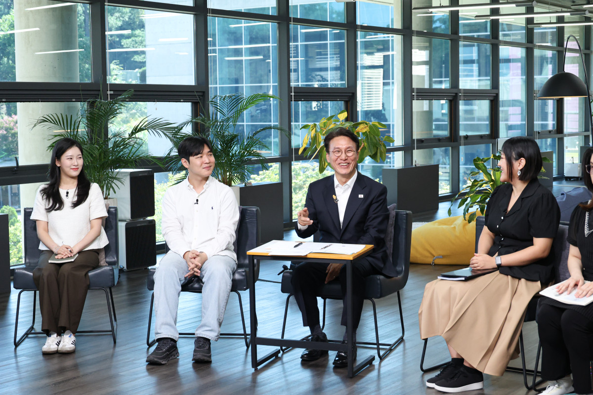 ▲김민석 국무총리가 9월 10일 오후 한국예술종합학교 석관동 캠퍼스에서 미래대화 1‧2‧3#문화(제3차 K-토론나라)를 주재하고 있다. (사진제공=총리실)