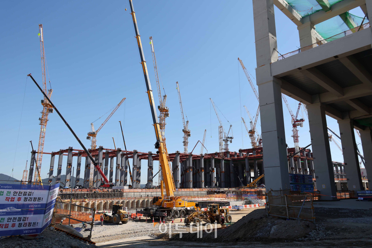 ▲11일 경기 용인시 처인구 용인 반도체 클러스터 건설 현장 모습. 청사시진기자단