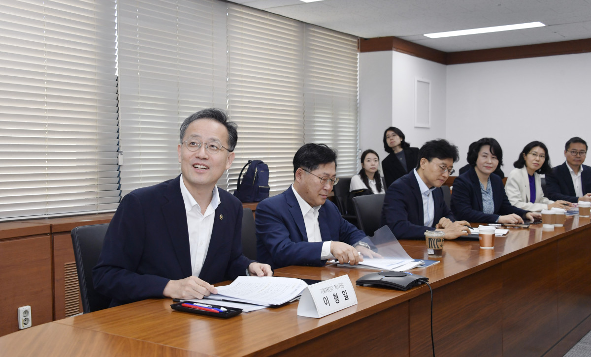 ▲이형일 기획재정부 차관이 9월 11일 오전 서울 종로구 정부서울청사에서 열린 '제5차 국제금융기구 현안점검회의'를 주재, 모두발언을 하고 있다. (기획재정부)