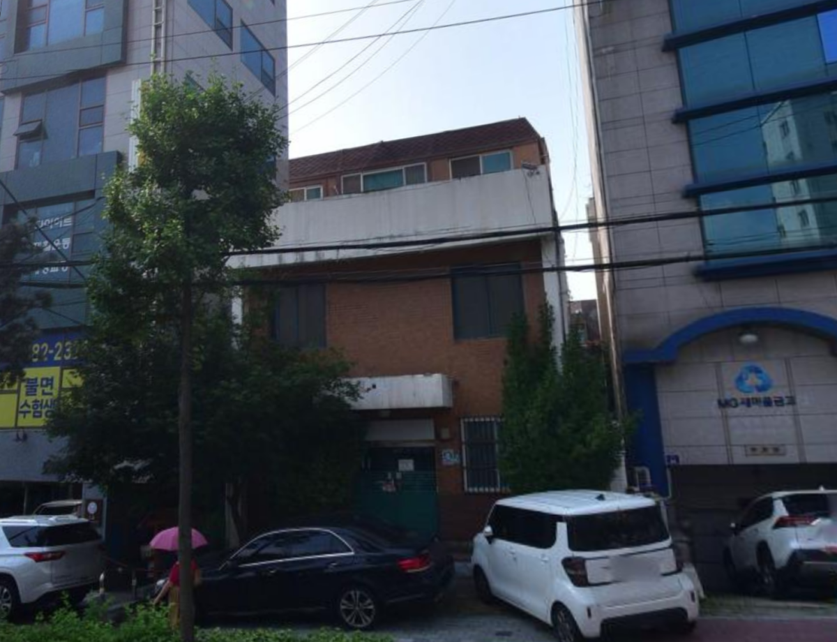 ▲서울 은평구 신사동에 위치한 치안센터 모습. 서울시는 해당 폐파출소를 조각투자 시범 사업 대상지로 검토 중이다. (네이버 지도 캡처)