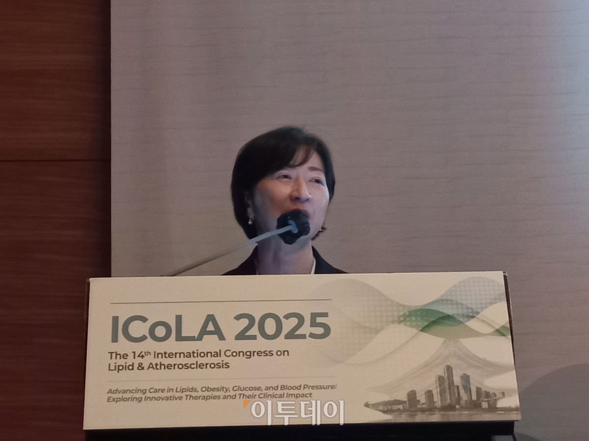 ▲정인경 한국지질·동맥경화학회 이사(강동경희대병원 내분비대사내과 교수)가 11일 서울 여의도 콘래드 서울 호텔에서 열린 제14회 한국지질·동맥경화학회 국제학술대회(ICoLA 2025)에서 발표하고 있다. (한성주 기자 hsj@)
