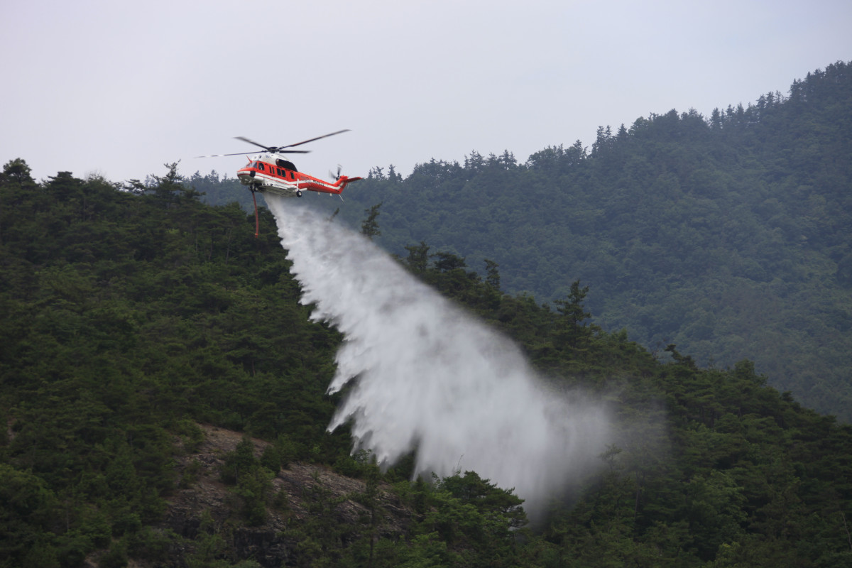 ▲최대 2.5t(톤)까지 물을 담을 수 있는 수리온 산불진화 헬기 (KAI)