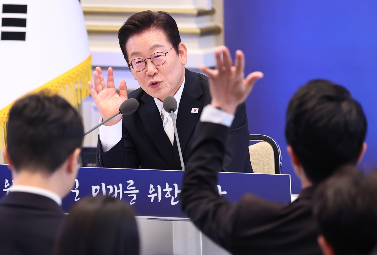 ▲이재명 대통령이 11일 청와대 영빈관에서 열린 취임 100일 기자회견 '회복을 위한 100일, 미래를 위한 성장'에서 취재진 질문을 받고 있다. (대통령실통신사진기자단) (사진=뉴시스)