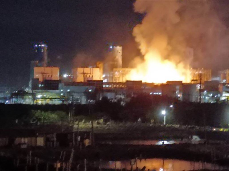 ▲ 9일 대만 남부에 자리한 가오슝 싱다발전 폭발로 이 지역에 들어선 TSMC 등의 가동에 우려가 이어졌다. (출처 포커스타이완 보도화면 캡처)