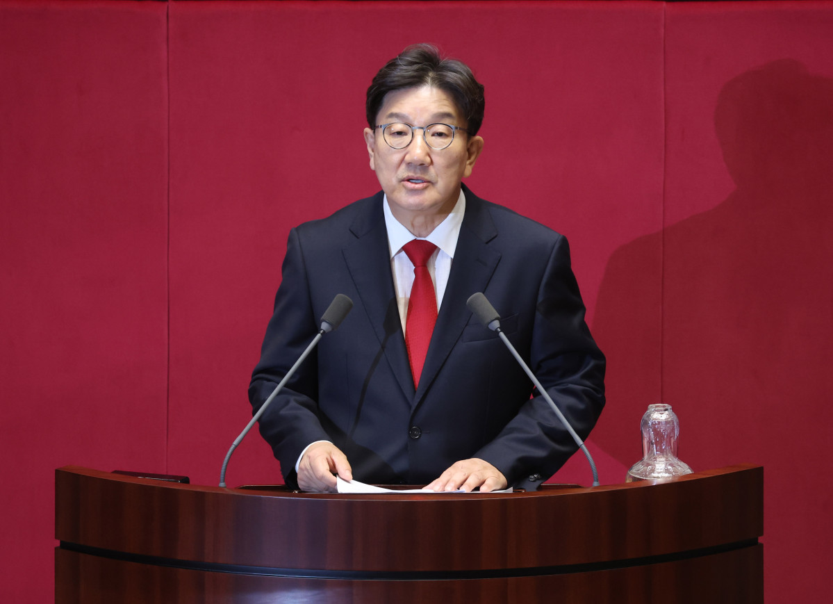 ▲불법 정치자금 수수 혐의를 받는 국민의힘 권성동 의원이 11일 국회 본회의에서 자신의 체포동의안 표결을 앞두고 신상발언을 하고 있다. 2025.9.11 (연합뉴스)