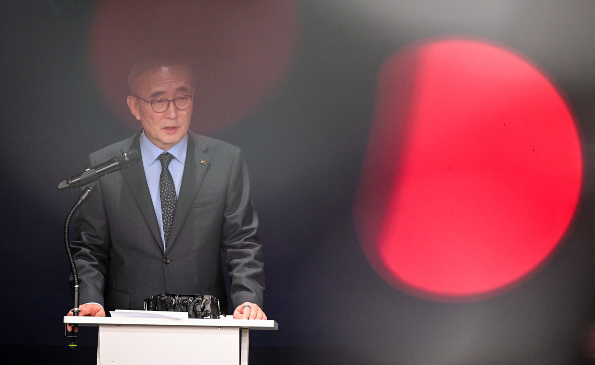 ▲김영섭 KT 사장이 11일 서울 종로구 KT 광화문빌딩 웨스트 사옥에서 최근 발생한 소액결제 피해와 관련해 대응 현황과 향후 계획을 설명하고 있다. 신태현 기자 holjjak@