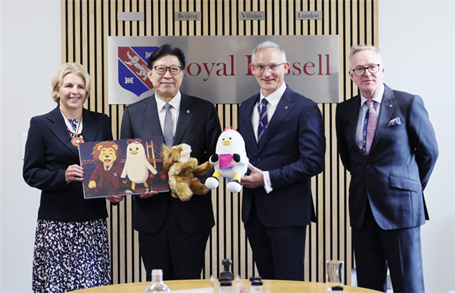 ▲로얄러셀스쿨을 찾은 박형준 부산시장 (사진제공=부산시청 )