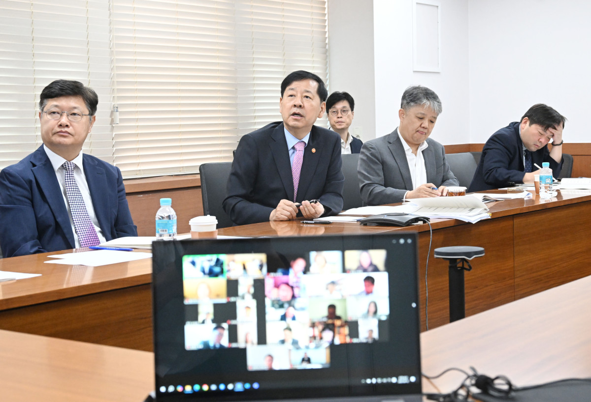 ▲구윤철 부총리 겸 기획재정부 장관이 9월 12일 서울 종로구 정부서울청사에서 화상으로 열린 '해외 주요국 재경관 회의'를 주재하고 있다. (기획재정부)