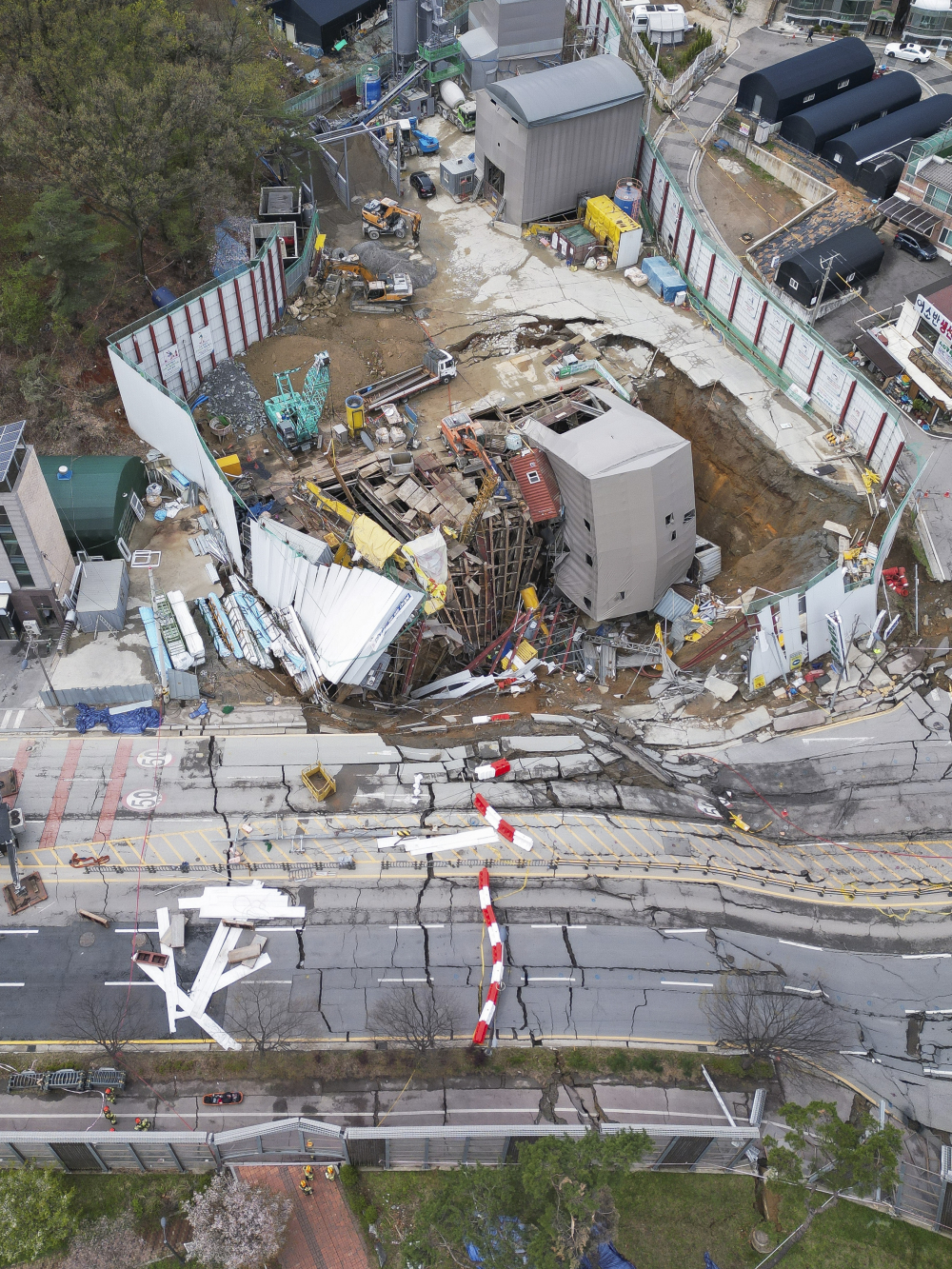 ▲신안산선 복선전철 5-2공구 현장 붕괴 사고 발생 사흘째인 4월 13일 경기 광명시 신안산선 지하터널 공사 현장이 통제되고 있다. 조현호 기자 hyunho@ (이투데이DB)