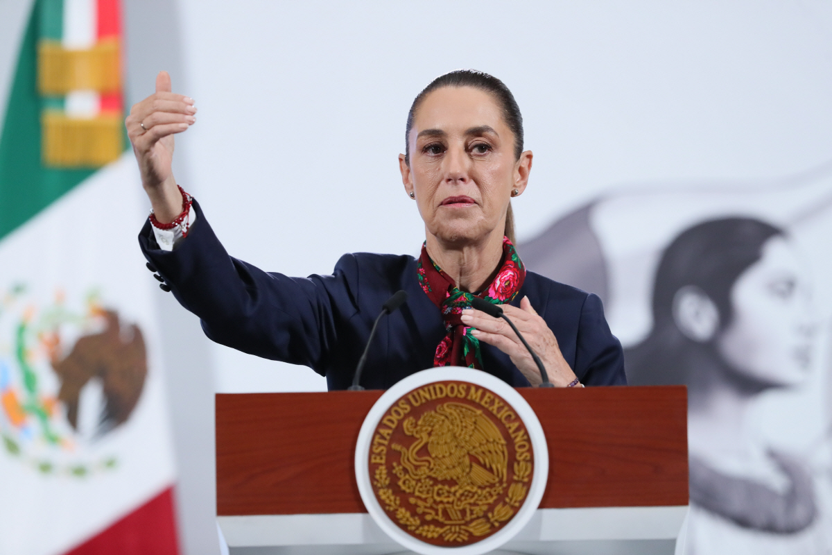 ▲클라우디아 셰인바움 멕시코 대통령이 9일(현지시간) 기자회견을 하고 있다. 멕시코시티/EPA연합뉴스