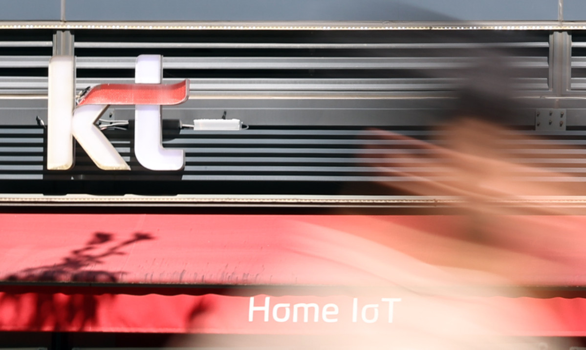 ▲10일 서울 한 KT대리점에 KT로고가 보이고 있다. (뉴시스)