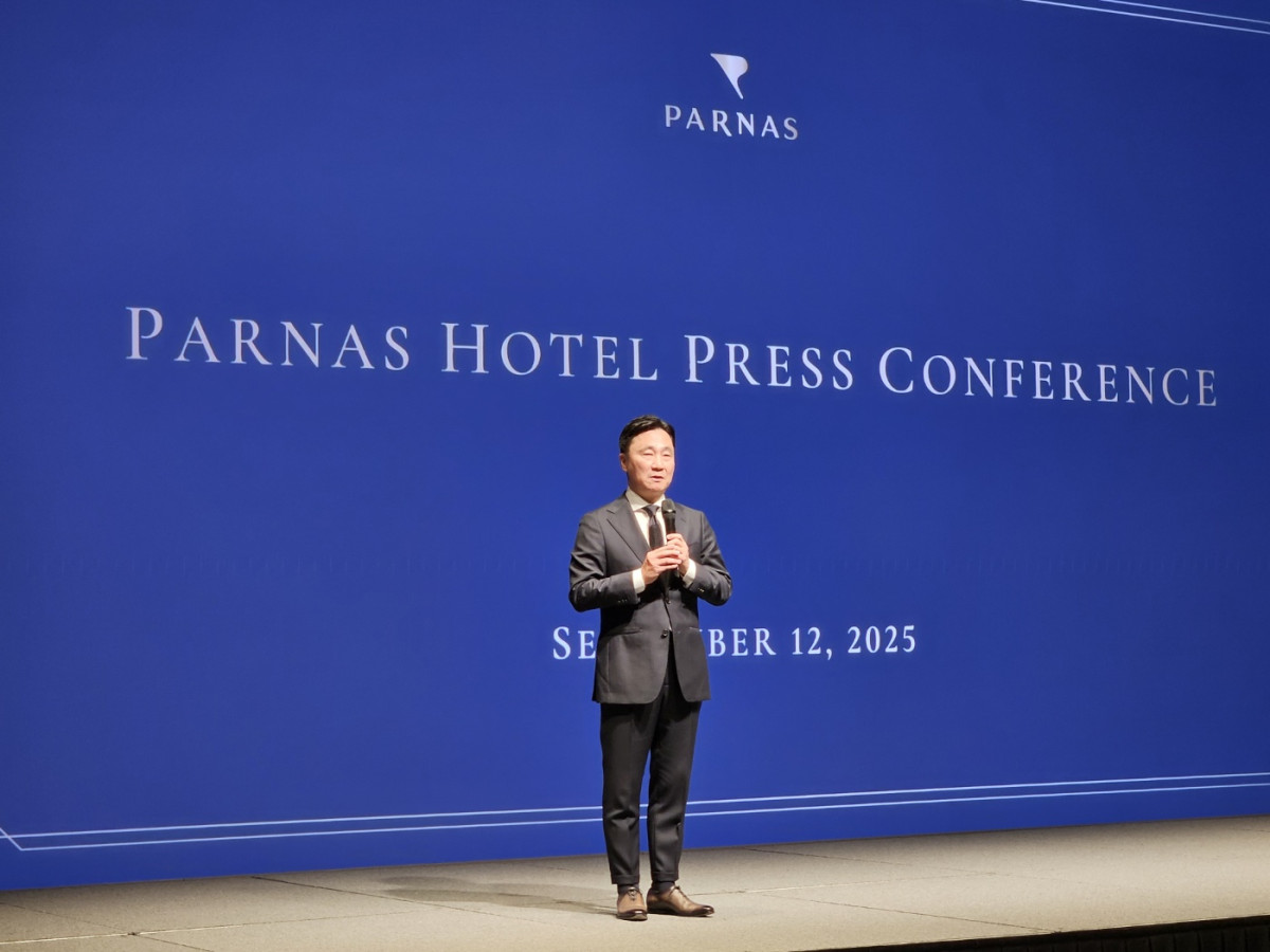 ▲ 12일 서울 강남구 삼성동 ‘웨스틴 서울 파르나스’에서 열린 기자 간담회에서 여인창 파르나스호텔 대표이사가 호텔에 대해 소개하고 있다. (문현호 기자 m2h@)