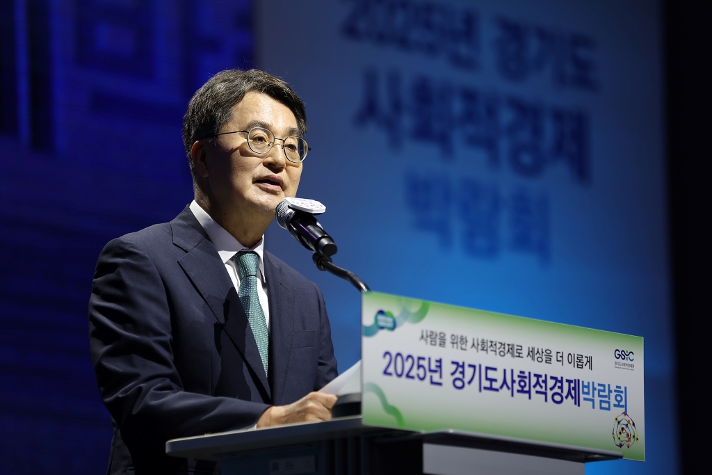 ▲김동연 경기도지사가 12일 수원컨벤션센터에서 열린 2025년 경기도사회적경제박람회 개막식에서 인사말을 하고 있다. (경기도)