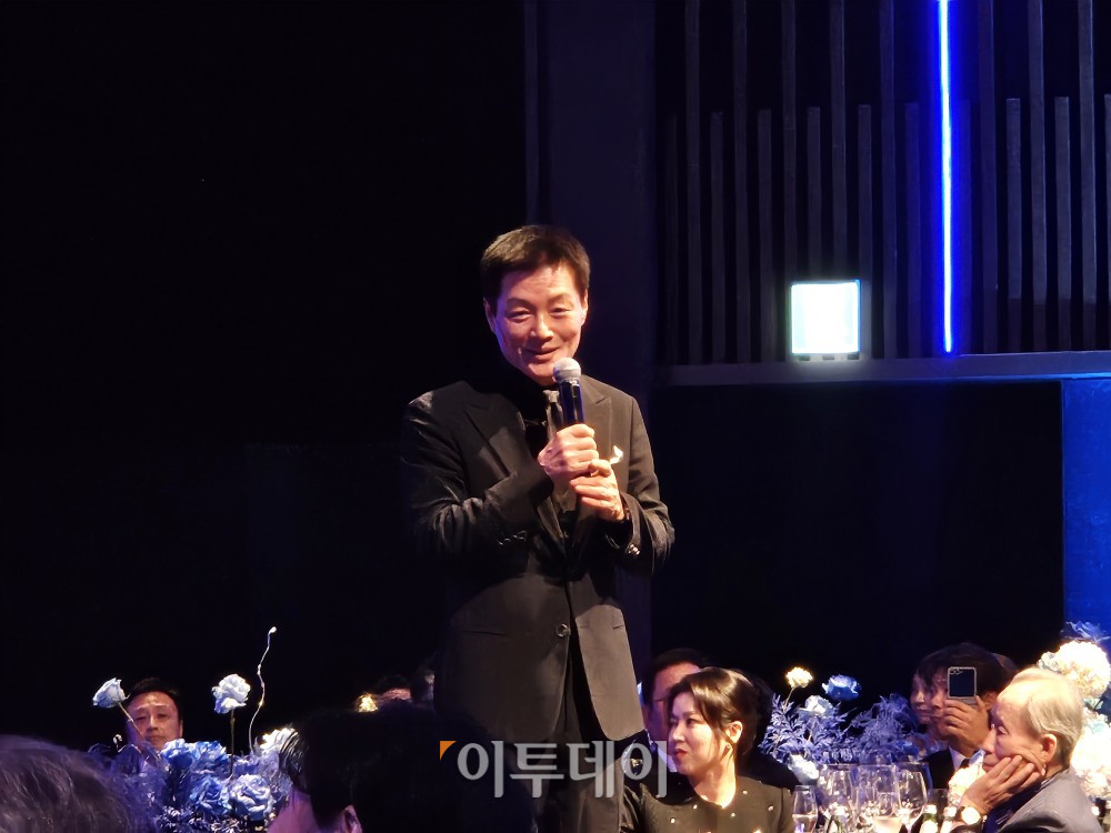 ▲박주형 신세계 대표이사 겸 신세계센트럴 대표이사가 12일 서울 서초구 반포동 JW메리어트 호텔 서울에서 열린 개관 25주년 기념 갈라 행사에서 발언하고 있다. (문현호 기자 m2h@)