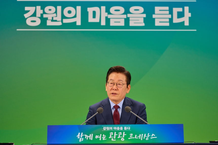 ▲이재명 대통령이 12일 강원 춘천시 강원창작개발센터에서 열린 '강원의 마음을 듣다' 타운홀 미팅에서 발언하고 있다. (대통령실)