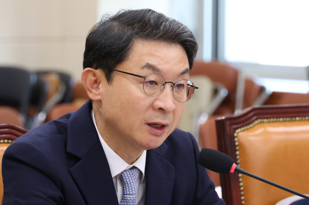 ▲이억원 금융위원장 후보자가 2일 서울 여의도 국회 정무위원회 전체회의에서 열린 인사청문회에서 의원 질의에 답하고 있다. 고이란 기자 photoeran@ (이투데이DB)