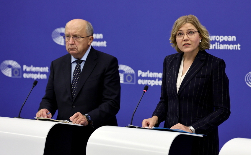 ▲9일(현지시간) EU 무기 공동구매 대출금 정책 발표하는 집행위원들. (EPA=연합뉴스)