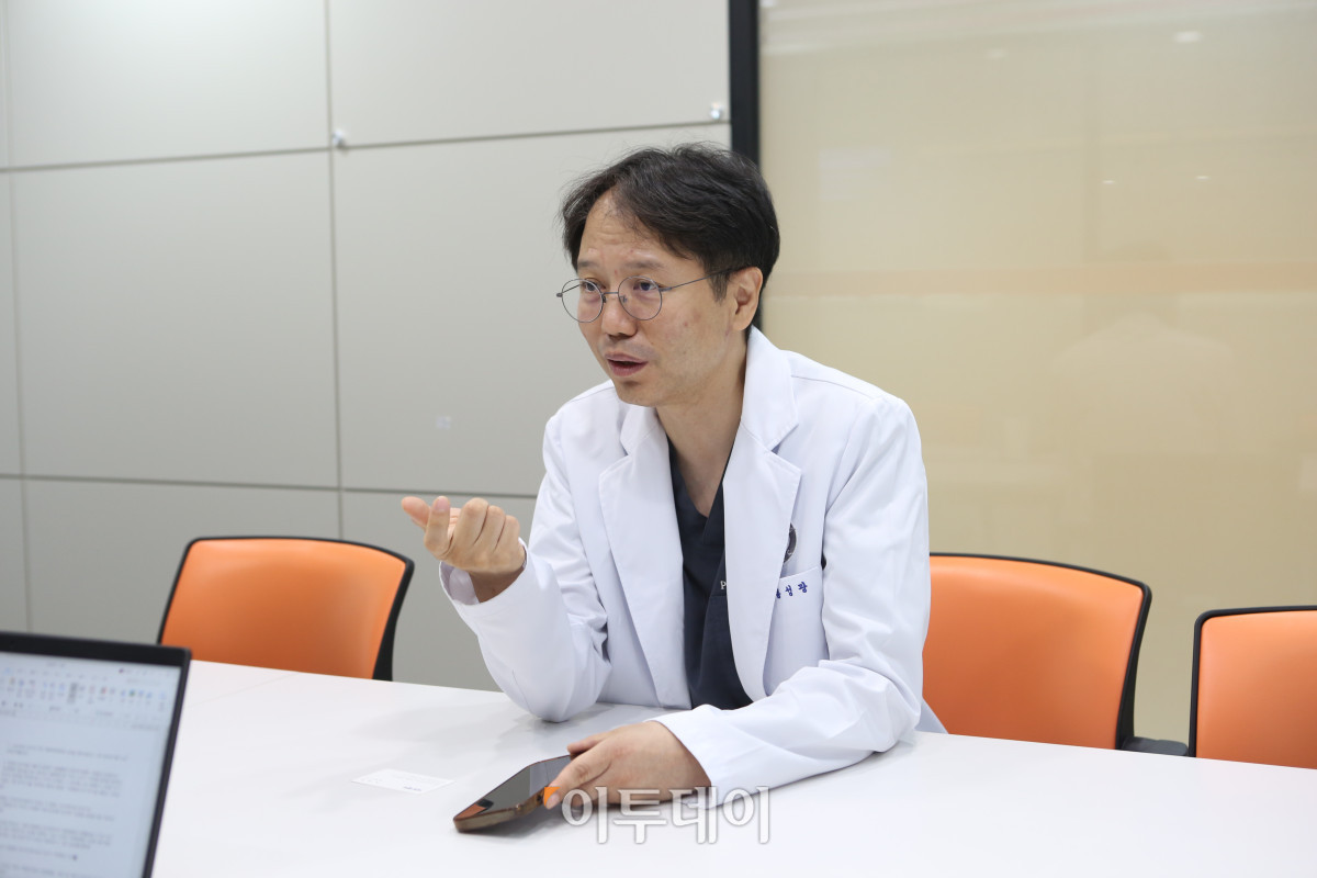 ▲홍성광 뉴로이어즈 CTO(한림대성심병원 이비인후과 교수)가 본지와 인터뷰를 하고 있다.  (노상우 기자 nswreal@)