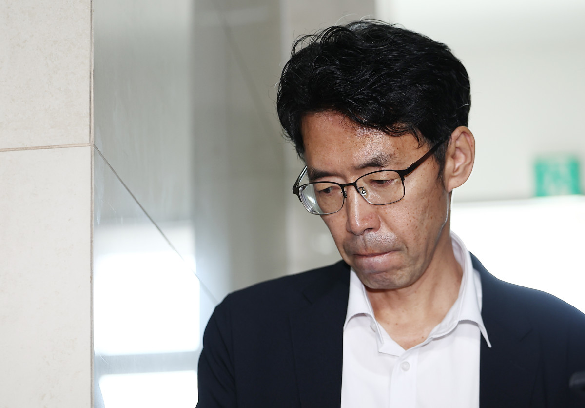 ▲이충면 전 국가안보실 외교비서관이 14일 서울 서초구 순직해병특별검사팀 사무실로 출석하고 있다. (연합뉴스)