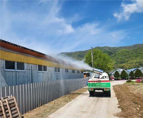 ▲아프리카돼지열병(ASF) 차단 방역을 하고 있다. (연합뉴스)