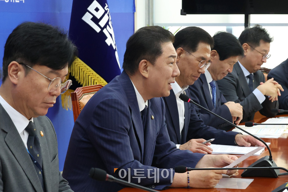 ▲김병기 더불어민주당 원내대표가 15일 서울 여의도 국회에서 열린 민주당 산업재해예방TF 중대재해 예방을 위한 노동안전 종합대책 발표에서 발언을 하고 있다. 고이란 기자 photoeran@