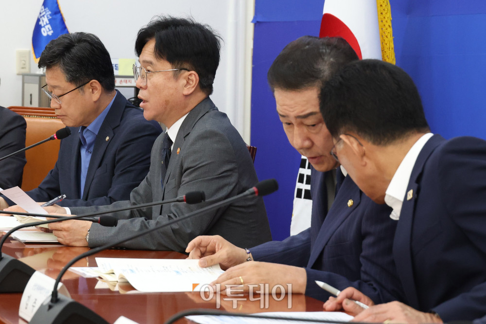 ▲김영훈 고용노동부 장관이 15일 서울 여의도 국회에서 열린 민주당 산업재해예방TF 중대재해 예방을 위한 노동안전 종합대책 발표에서 발언을 하고 있다. 고이란 기자 photoeran@