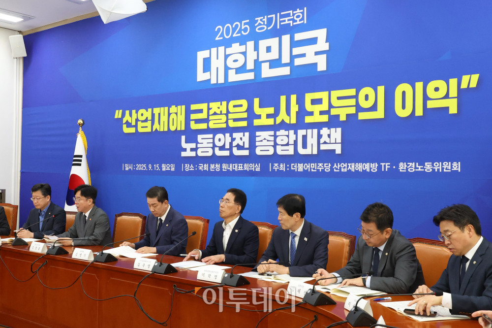 ▲김영훈 고용노동부 장관이 15일 서울 여의도 국회에서 열린 민주당 산업재해예방TF 중대재해 예방을 위한 노동안전 종합대책 발표에서 발언을 하고 있다. 고이란 기자 photoeran@