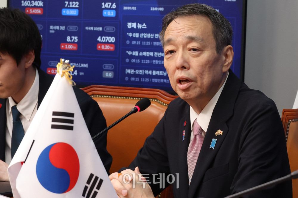 ▲미즈시마 고이치 주한일본대사가 15일 서울 여의도 국회에서 정청래 더불어민주당 대표를 예방하고 있다. 고이란 기자 photoeran@