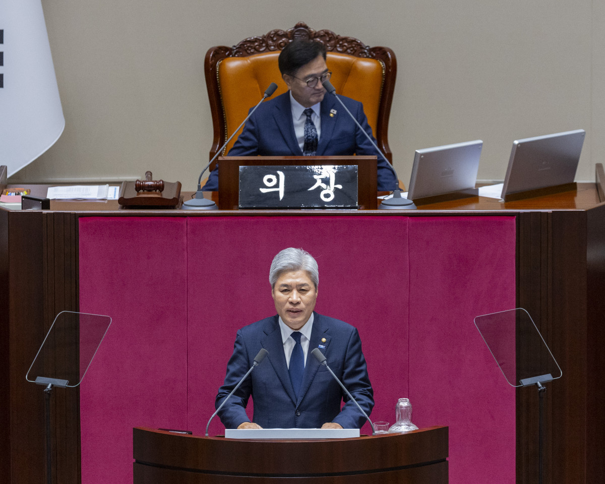 ▲서왕진 조국혁신당 원내대표가 15일 국회에서 열린 본회의에서 비교섭 단체 대표 발언을 하고 있다. (연합뉴스)