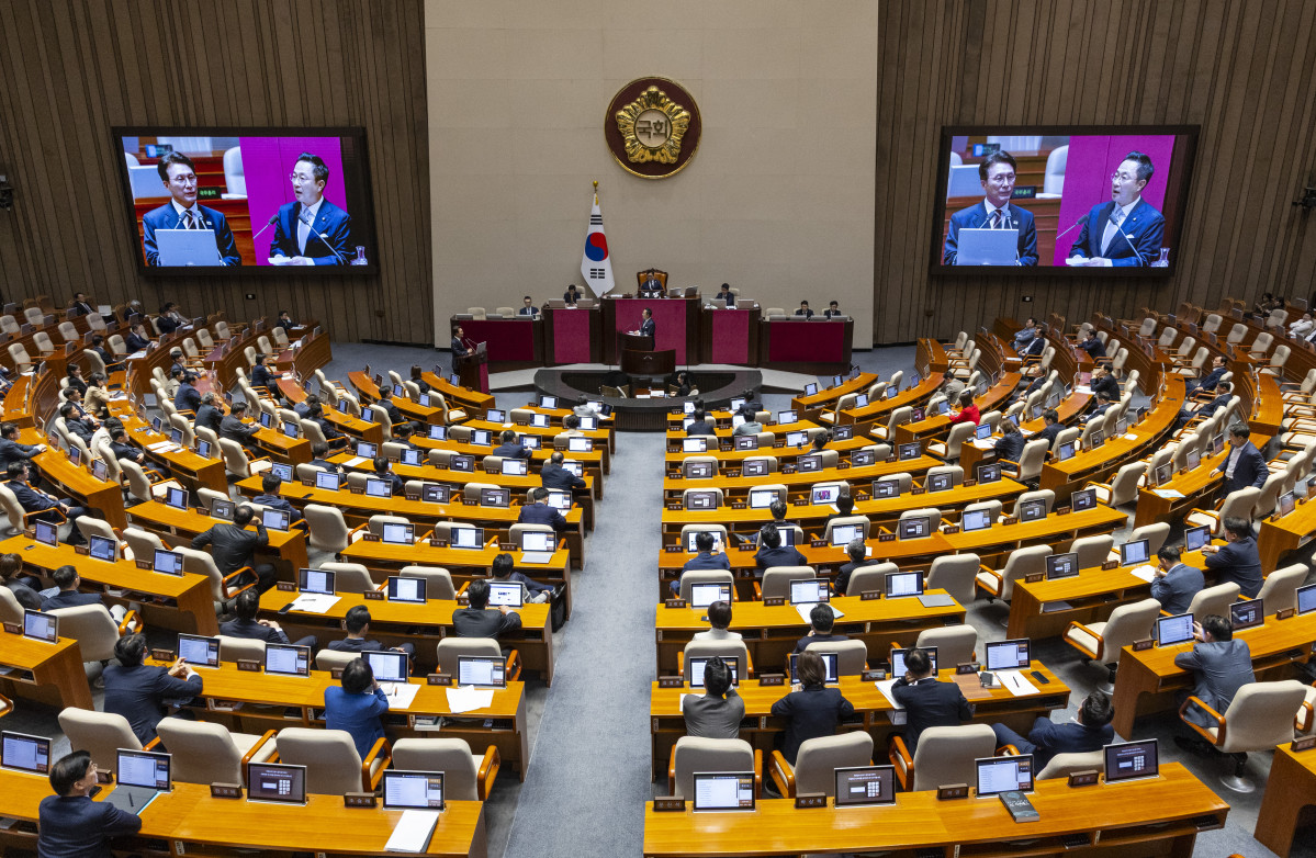 ▲15일 국회에서 열린 정치에 관한 대정부 질문에서 더불어민주당 박성준 의원이 김민석 국무총리에게 질의를 하고 있다. (연합뉴스)