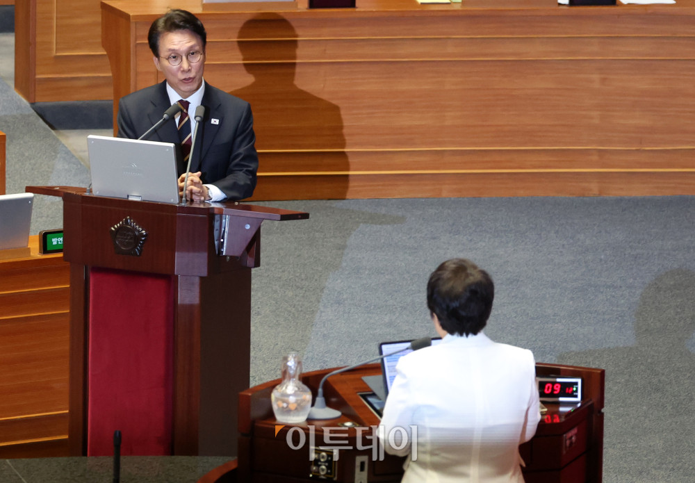 ▲김민석 국무총리가 15일 서울 여의도 국회 본회의에서 열린 정치 분야 대정부질문에 의원 질의에 답하고 있다. 고이란 기자 photoeran@