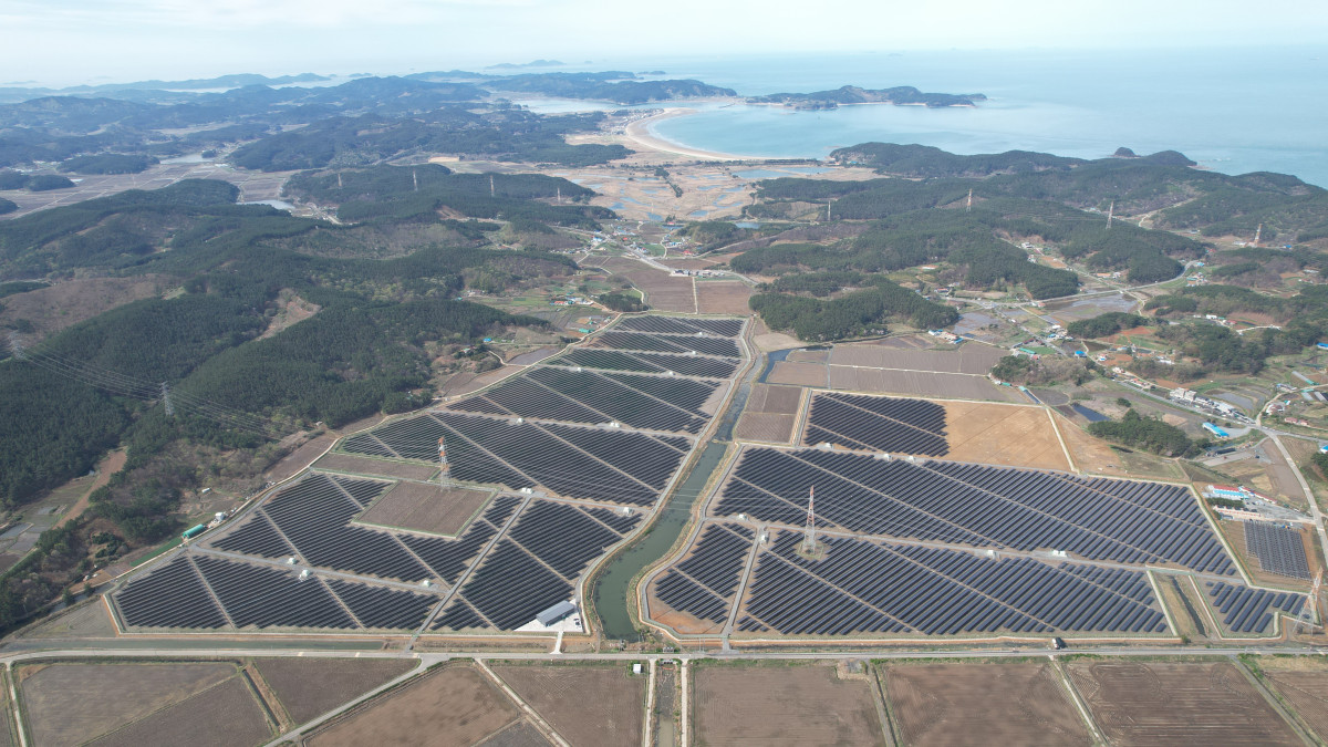 ▲충남 태안군에 준공한 '태안 햇들원 태양광 발전소' 전경 사진. (사진제공=GS건설)