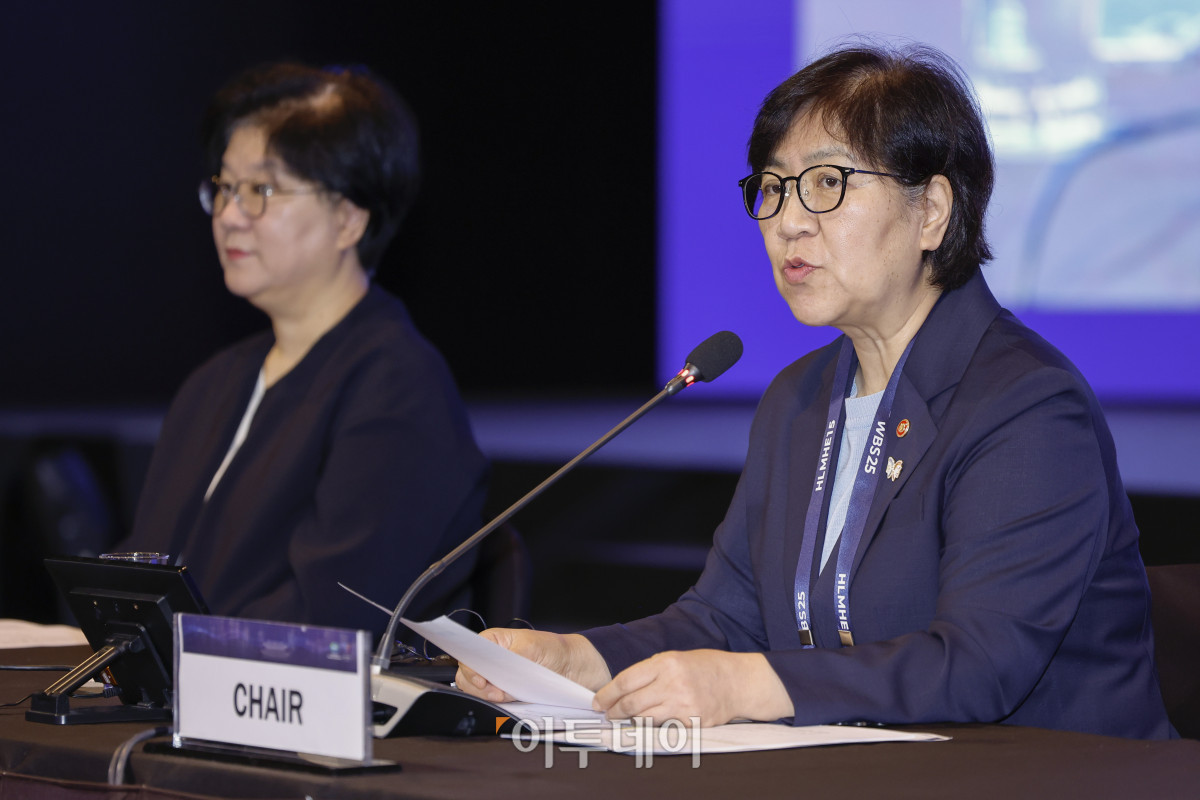 ▲정은경 보건복지부 장관이 16일 서울 중구 신라호텔에서 열린 2025 APEC 보건과경제 고위급회의(HLMHE)에서 개회사를 하고 있다. 조현호 기자 hyunho@
