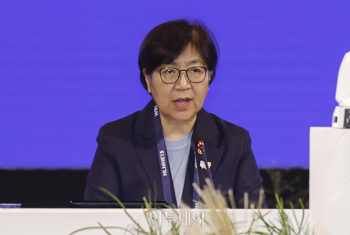 ▲정은경 보건복지부 장관이 16일 서울 중구 신라호텔에서 열린 2025 APEC 보건과경제 고위급회의(HLMHE)에서 개회사를 하고 있다. 조현호 기자 hyunho@