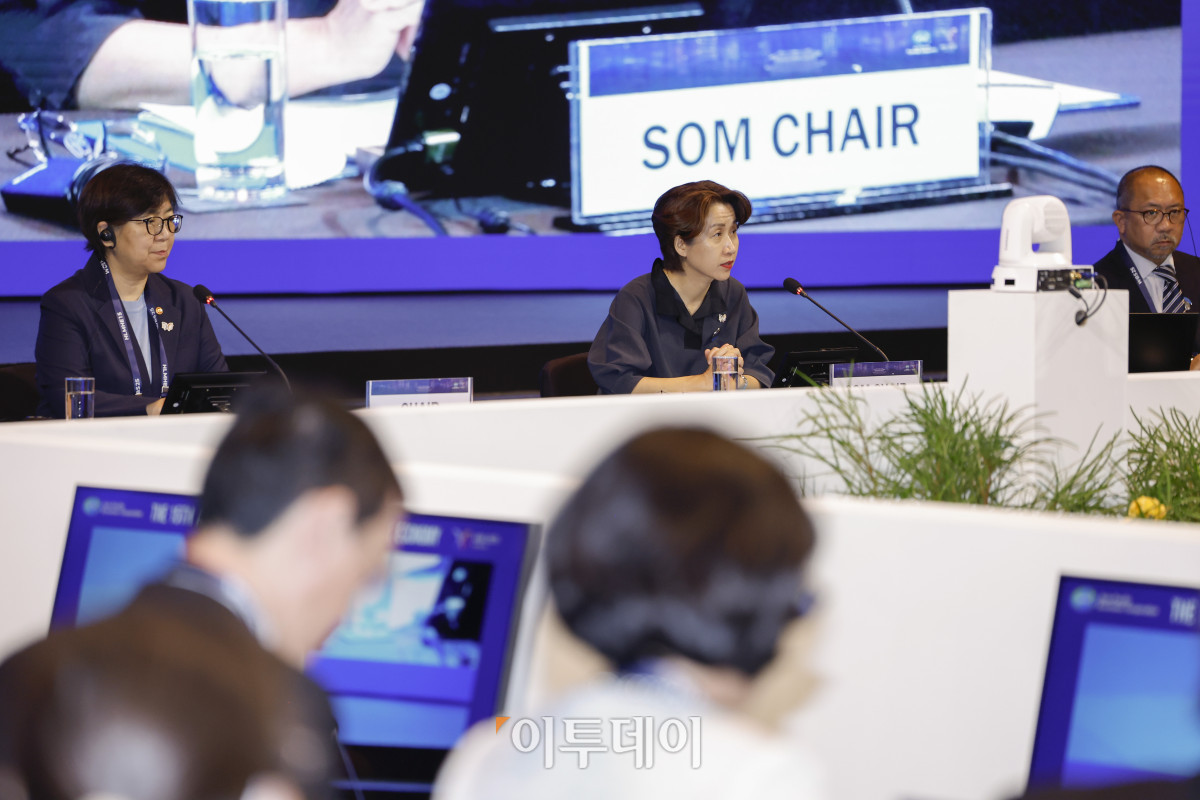 ▲윤성미 APEC 고위관리회의(SOM) 의장이 16일 서울 중구 신라호텔에서 열린 2025 APEC 보건과경제 고위급회의(HLMHE)에서 APEC25 우선순위를 발표하고 있다. 조현호 기자 hyunho@