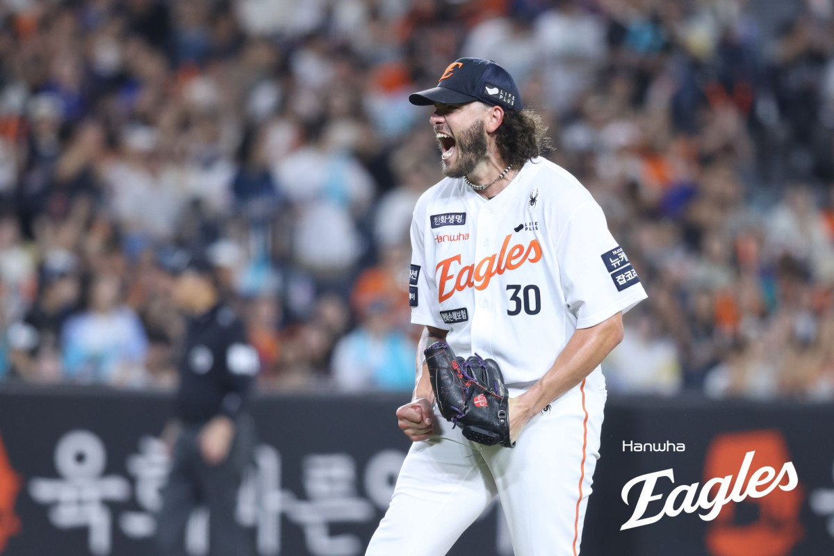 ▲[속보] '2025 KBO 시상식' MVP 코디 폰세, 한화 이글스 코디 폰세 MVP 수상 (사진제공=한화이글스)