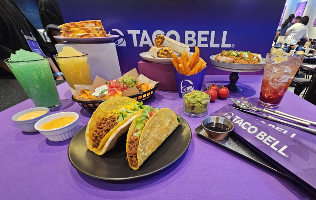 ▲15일 타코벨 더 강남에서 열린 '타코벨 더강남 오프닝 나이트' 미디어 행사에 전시된 메뉴들이 보이고 있다. (사진=정영인 기자oin@)